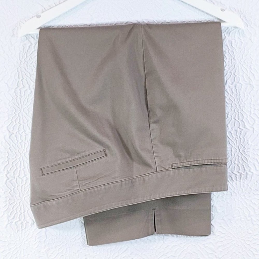 Dockers Truly Slimming Stretch Khaki Capris